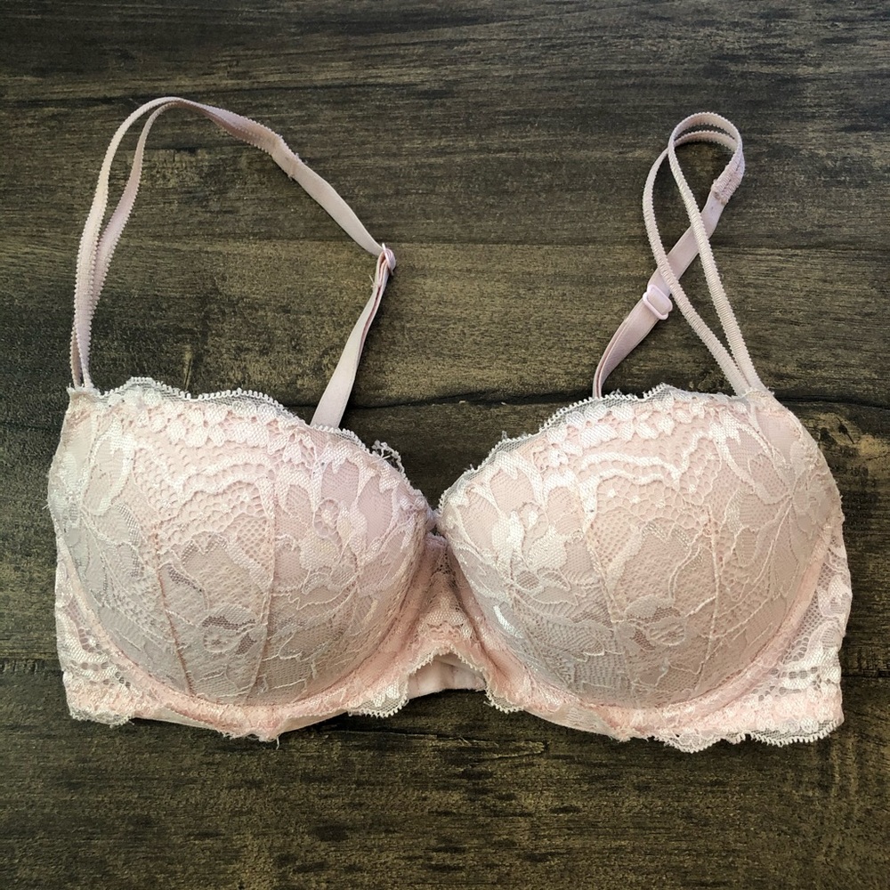 ✨2 for 25✨ PINK VICTORIA’S SECRET PUSH UP BRA